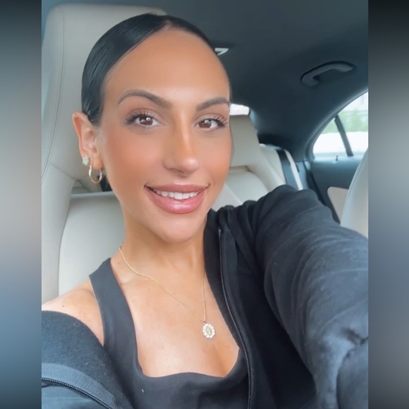 Meet your Posher, Gianna - Picture 2 of 3